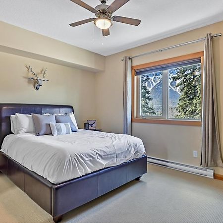 Spectacular Mountain View Corner Unit Pool Hot Tub Park Pass Apartment Canmore Bagian luar foto