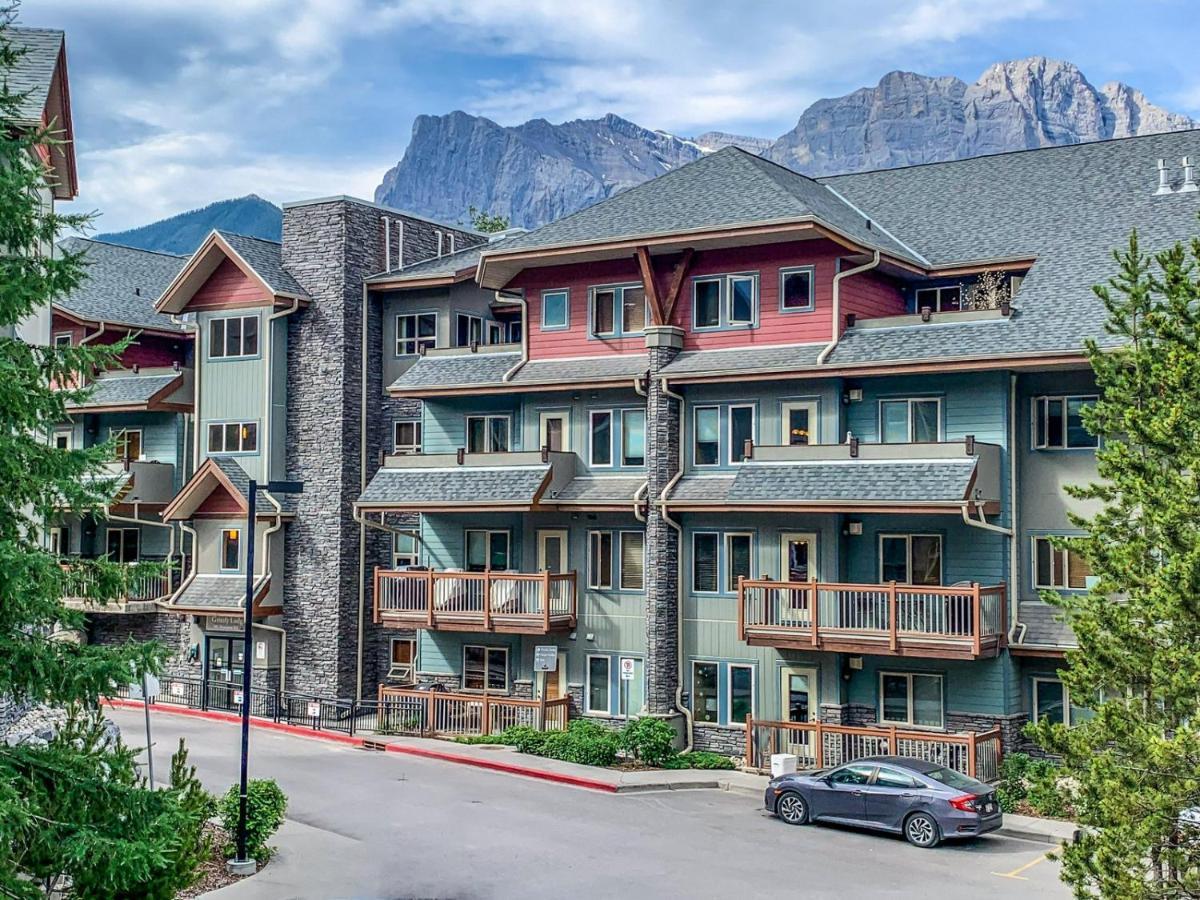 Spectacular Mountain View Corner Unit Pool Hot Tub Park Pass Apartment Canmore Bagian luar foto