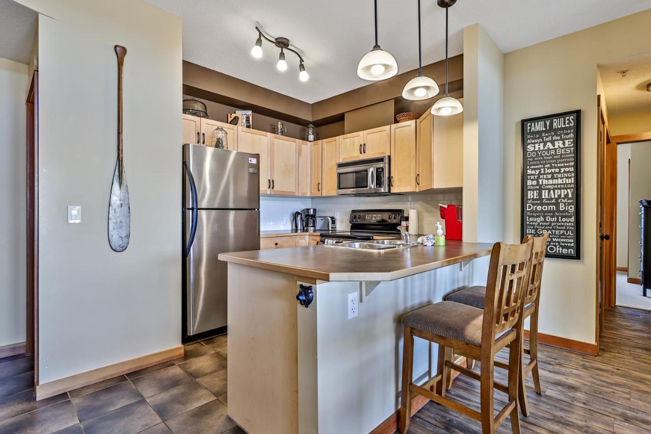 Spectacular Mountain View Corner Unit Pool Hot Tub Park Pass Apartment Canmore Bagian luar foto