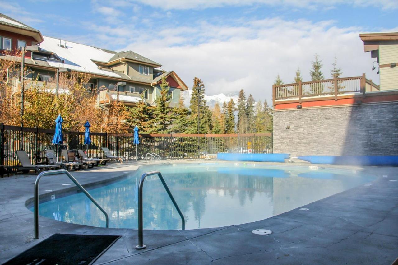 Spectacular Mountain View Corner Unit Pool Hot Tub Park Pass Apartment Canmore Bagian luar foto