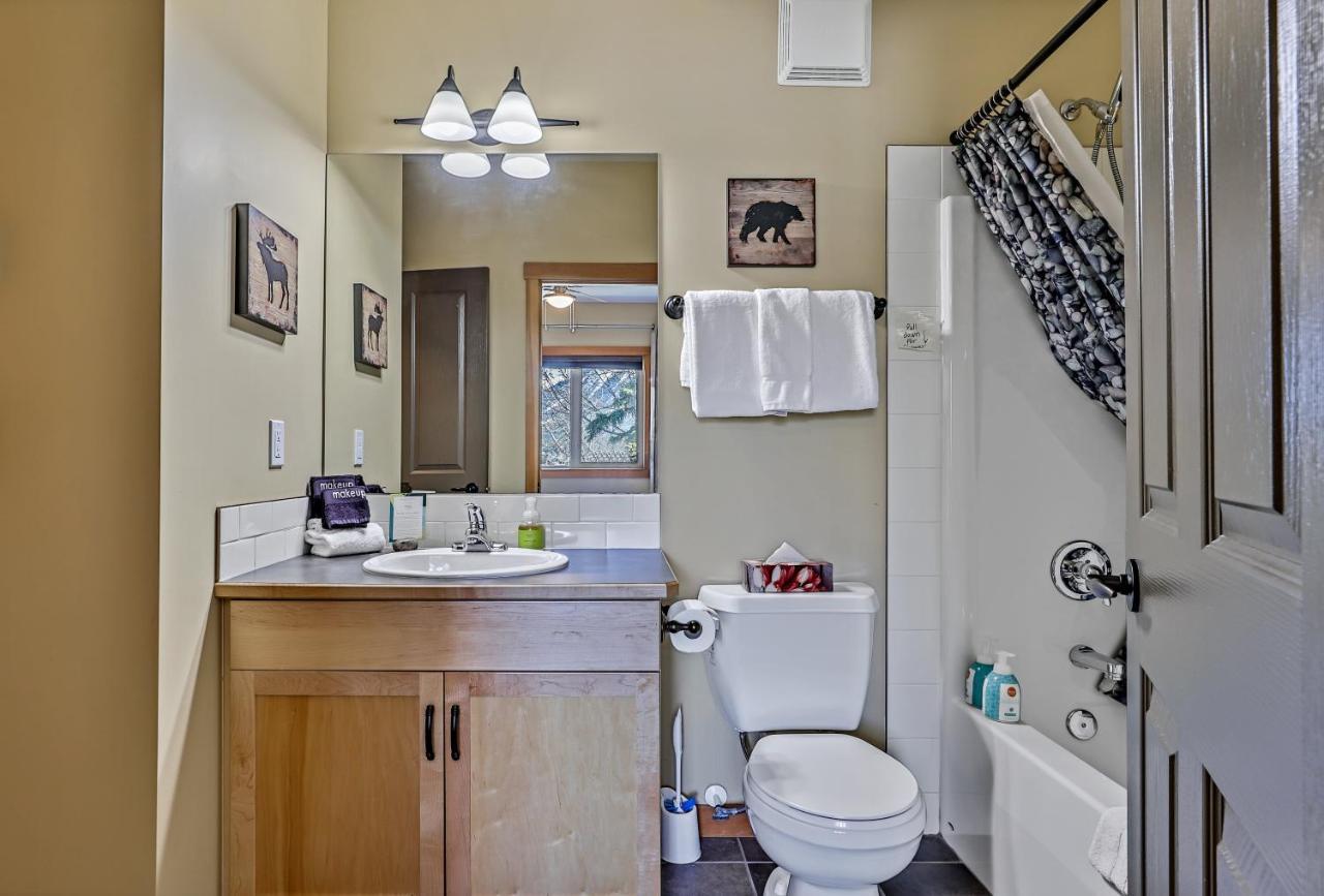 Spectacular Mountain View Corner Unit Pool Hot Tub Park Pass Apartment Canmore Bagian luar foto