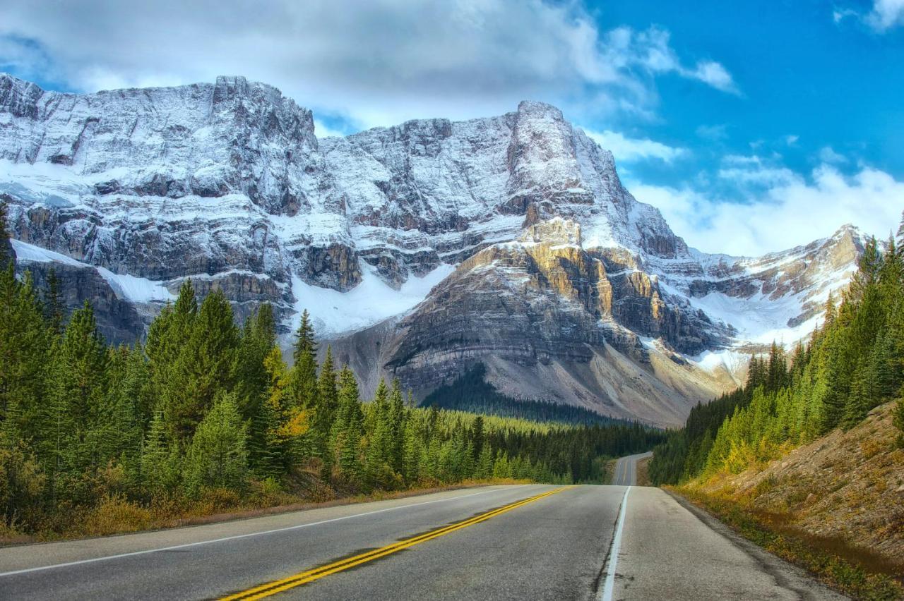 Spectacular Mountain View Corner Unit Pool Hot Tub Park Pass Apartment Canmore Bagian luar foto