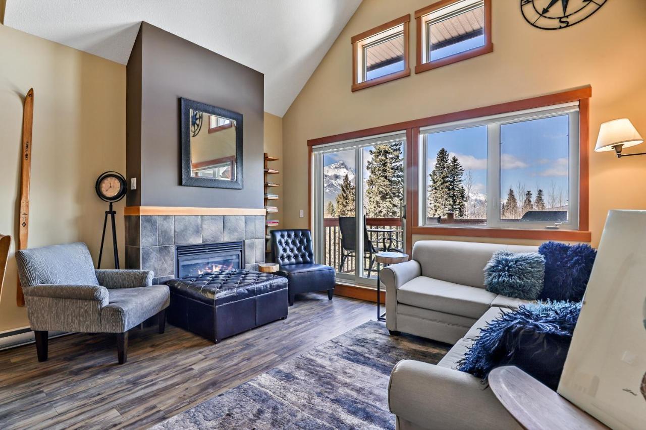 Spectacular Mountain View Corner Unit Pool Hot Tub Park Pass Apartment Canmore Bagian luar foto