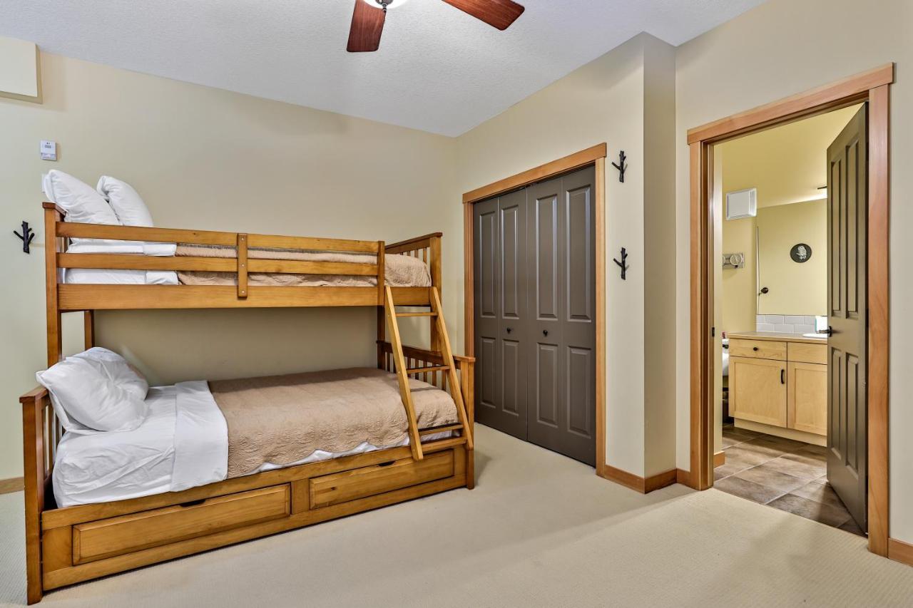 Spectacular Mountain View Corner Unit Pool Hot Tub Park Pass Apartment Canmore Bagian luar foto
